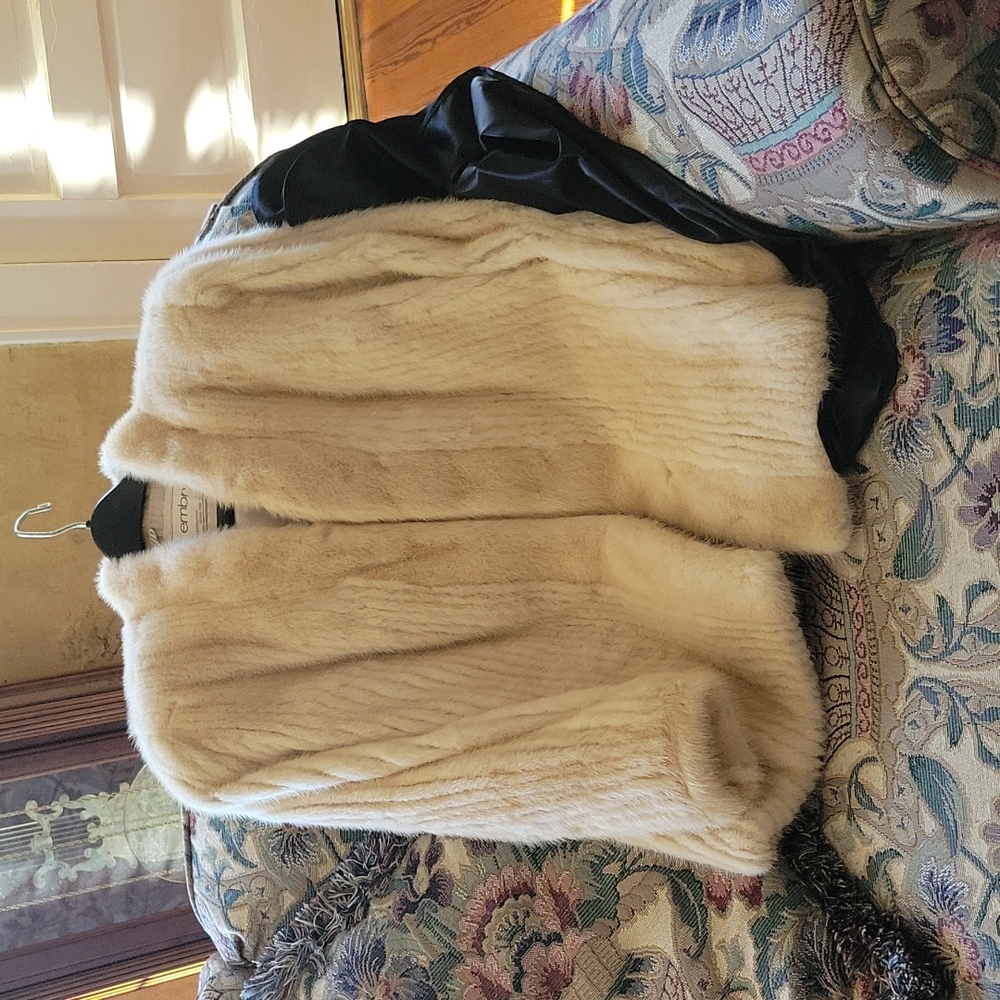 Fur coat - Picture 2 of 6